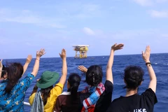 Hoàn thành hải trình thăm, động viên, chúc Tết cán bộ chiến sỹ Nhà giàn DK1