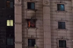 Hiện trường vụ hỏa hoạn tại khách sạn ở Bucheon, Hàn Quốc, ngày 22/8/2024. (Ảnh: THX/TTXVN)