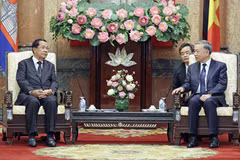 Chủ tịch nước Tô Lâm tiếp Chủ tịch Đảng Nhân dân Campuchia, Chủ tịch Thượng viện Vương quốc Campuchia Samdech Hun Sen. (Ảnh: Nhan Sáng/TTXVN)
