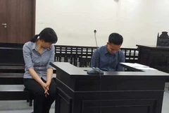 Hai bị cáo Phương và Ngân tại phiên tòa ngày 28/5. (Nguồn: Báo Công an Nhân dân)