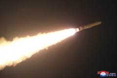 Triều Tiên phóng nhiều tên lửa hành trình. (Ảnh: KCNA/TTXVN)