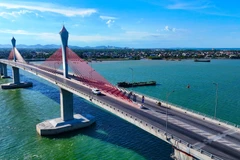 Ấn tượng những cây cầu vượt sông Lam nối Nghệ An-Hà Tĩnh