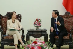 Phó Thủ tướng Trần Hồng Hà tiếp bà Marie-Hélène Loison, Phó Tổng Giám đốc Cơ quan phát triển Pháp (AFD). (Ảnh: TTXVN phát)