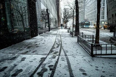 Tuyết rơi liên tục suốt nhiều giờ tại New York. (Nguồn: ABC News)