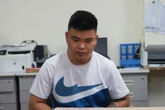 Đối tượng Hứa Thanh Tùng tại cơ quan Công an. (Ảnh: TTXVN phát)