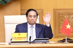 Thủ tướng Phạm Minh Chính chào các đại biểu tại hội nghị. (Ảnh: Doãn Tấn/TTXVN)