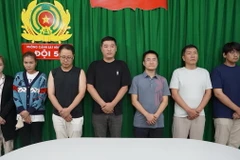 Video cảnh sát đột kích nhà hàng có hơn 120 tiếp viên bán dâm