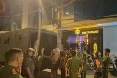 Đưa các đối tượng về Cơ quan Công an phục vụ điều tra.