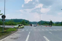 Video nữ tài xế phóng xe PKL với tốc độ cao đâm ôtô lật nghiêng giữa ngã tư