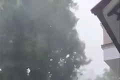 Hình ảnh áp thấp nhiệt đới gây mưa to, gió giật mạnh tại Đà Nẵng