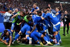 Niềm vui của Italy sau khi giành vé vào vòng 1/8 nghẹt thở. (Nguồn: Getty Images)