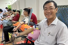 Anh Nguyễn Văn Dương tham gia hiến máu nhân đạo lần thứ 63 tại thành phố Rạch Giá, tỉnh Kiên Giang vào tháng 7/2024. (Ảnh: Lê Sen/TTXVN)