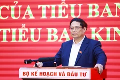 Thủ tướng Phạm Minh Chính, Trưởng Tiểu ban Kinh tế-Xã hội Đại hội XIV của Đảng phát biểu. (Ảnh: Dương Giang/TTXVN)