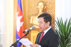 Đại sứ Nguyễn Huy Tăng, Bí thư Đảng ủy tại Campuchia, phát biểu tại lễ kỷ niệm. (Ảnh: Quang Anh/TTXVN)