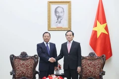 Phó Thủ tướng Trần Lưu Quang tiếp Phó Chủ nhiệm Ủy ban Dân tộc Nhà nước Cộng hòa dân chủ Nhân dân Trung Hoa Biên Ba Trát Xi. (Ảnh: An Đăng/TTXVN)