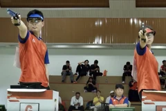 Phạm Quang Huy (trái) và Trịnh Thu Vinh giành HCV Giải Bắn súng Vô địch châu Á 2024.
