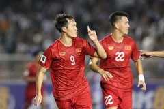 Đội tuyển Việt Nam hướng đến chiến thắng trước Indonesia. (Ảnh: Hoàng Linh/TTXVN)