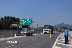 Cao tốc Cam Lộ-La Sơn. (Ảnh: TTXVN phát)