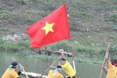 Lễ hội đua bè mảng trên sông Kỳ Cùng