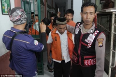 Kẻ cầm đầu băng đảng tấn công tình dục bé gái Yuyun 14 tuổi ở Indonesia trong ngày ra hầu tòa. (Nguồn: AFP)