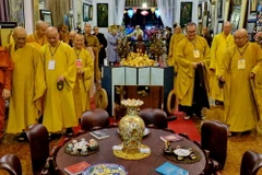 Các tăng ni, phật tử tham gia một hoạt động trong Tuần lễ văn hóa kỷ niệm 35 năm Ngày thành lập Giáo hội Phật giáo Việt Nam. (Nguồn: TTXVN)