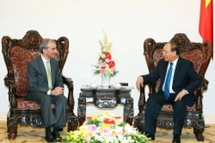 Thủ tướng Nguyễn Xuân Phúc tiếp ông Francisco Assis Morais E Cunha Vaz Patto, Đại sứ Cộng hòa Bồ Đào Nha thường trú tại Thái Lan kiêm nhiệm Việt Nam đến chào xã giao. (Ảnh: Thống Nhất/TTXVN)