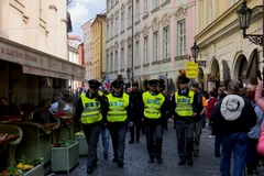 Cảnh sát Séc tăng cường tuần tra tại trung tâm Prague. (Ảnh: Trần Quang Vinh/Vietnam+)