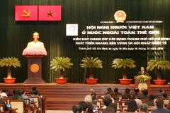  Thủ tướng Nguyễn Xuân Phúc đến dự và phát biểu tại Hội nghị Người Việt Nam ở nước ngoài trên thế giới năm 2016. (Ảnh: Thống Nhất/TTXVN)