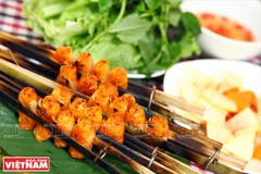 Thành phẩm món chả tôm nướng.