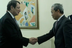Đại sứ Cao Chính Thiện và Tổng thống Cộng hòa Cyprus Nicos Anastasiades. (Ảnh: Quang Thanh/Vietnam+)