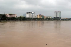 Nước sông Trà Khúc đoạn qua địa bàn thành phố Quảng Ngãi. (Nguồn: TTXVN)