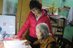 Nhà giáo Vũ Thị Vinh Hương. (Ảnh: Thanh Thương/TTXVN) 