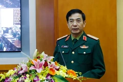 Trung tướng Phan Văn Giang, Ủy viên Trung ương Đảng, Tổng Tham mưu trưởng Quân đội nhân dân Việt Nam phát biểu tại hội nghị. (Ảnh: An Đăng/TTXVN)