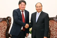 Thủ tướng Nguyễn Xuân Phúc tiếp ông Dorj Enkhbat, Đại sứ Mông Cổ tại Việt Nam đến chào từ biệt nhân kết thúc nhiệm kỳ công tác tại Việt Nam. (Ảnh: Thống Nhất/TTXVN) 