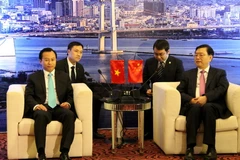 Bí thư Thành ủy Đà Nẵng Nguyễn Xuân Anh (trái) tiếp kiến Ủy viên Thường vụ Bộ Chính trị, Ủy viên trưởng Ủy ban thường vụ Đại hội Đại biểu Nhân dân Toàn quốc Trung Quốc Trương Đức Giang. (Nguồn: ictdanang.vn)