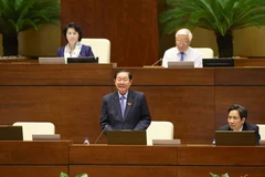 Bộ trưởng Bộ Nội vụ Lê Vĩnh Tân giải trình ý kiến của đại biểu Quốc hội về dự án Luật về Hội. (Ảnh: Doãn Tấn/TTXVN)