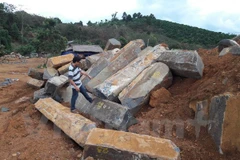 Hình ảnh hiện trường khai thác đá trái phép. Ảnh chụp chiều 2/11. (Nguồn: Hưng Thịnh-Ngọc Minh/Vietnam+)