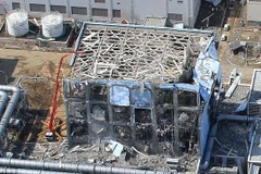 Một lò phản ứng của nhà máy điện hạt nhân Fukushima bị hư hỏng. (Nguồn: Dailymail.co.uk)