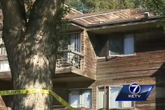 Khu vực cô gái trẻ ném đứa trẻ sơ sinh qua cửa sổ. (Nguồn: KETV)