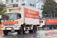 An Giang chuyển 65 tấn hàng cứu trợ 2 tỉnh Yên Bái và Lào Cai bị thiệt hại nặng do bão số 3. (Ảnh: Thanh Sang/TTXVN)