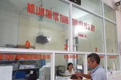 Người bệnh làm thủ tục thanh toán chi phí khám chữa bệnh bảo hiểm y tế. (Ảnh: Thuỳ Giang/Vietnam+)