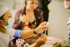 Để đẩy lùi sự lây lan của bệnh sởi cần phải tiêm chủng cho mọi trẻ em. (Ảnh: UNICEF)