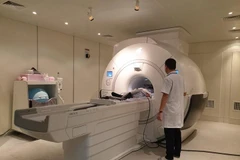 Người dân cần đến các cơ sở y tế uy tín để chữa theo phác đồ chuẩn. (Ảnh: PV/Vietnam+)