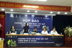 Các đại biểu trả lời tại cuộc họp báo. (Ảnh: PV/Vietnam+)