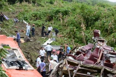 Chùm ảnh hiện trường vụ tai nạn ôtô thảm khốc tại Lào Cai