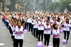 Học sinh, sinh viên nhảy Flashmob hưởng ứng lễ phát động Tháng hành động vì bình đẳng giới. (Ảnh: TTXVN/Vietnam+)