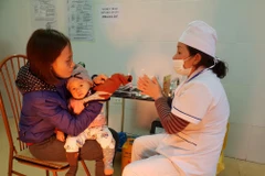 Tiêm vắcxin là cách phòng bệnh sởi tốt nhất cho trẻ hiện nay. (Ảnh: T.G/Vietnam+)