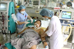 Kỹ thuật lọc máu hiện đại trong hồi sức cấp cứu tại Bệnh viện Bạch Mai giúp giảm tử vong đáng kể cho nhiều bệnh nhân nặng. (Ảnh: Dương Ngọc/TTXVN) 