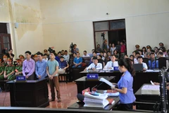 Ba bị cáo trong phiên tòa chiều 30/5. (Ảnh: PV/Vietnam+)