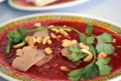 Nhiều bệnh nhân nhập viện dịp Tết vì ăn tiết canh lợn